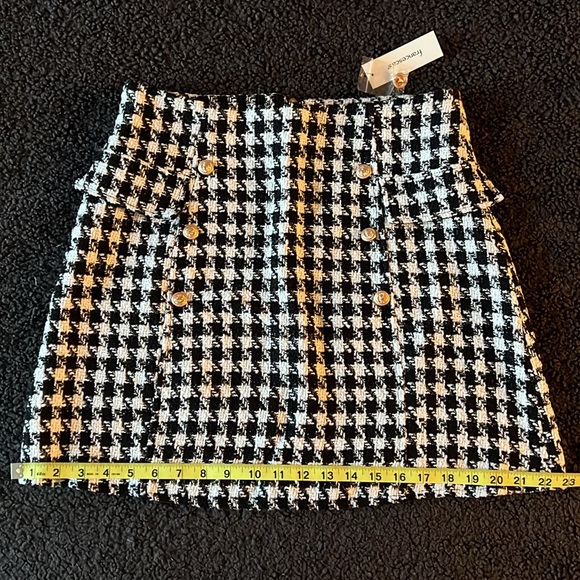 Francesca’s | Checkered Houndstooth Mini Skirt - Picture 10 of 10